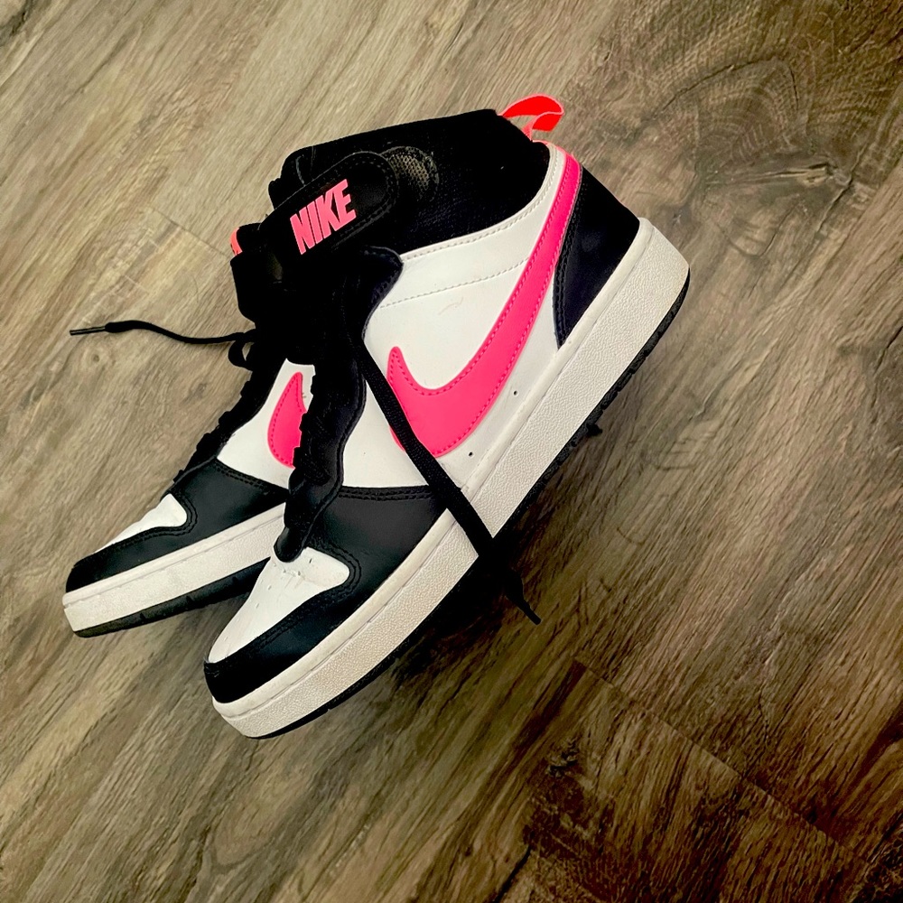 Used Kids' Court Borough 2 High Top Sneaker Big Kid, size 7Y black/white/pink